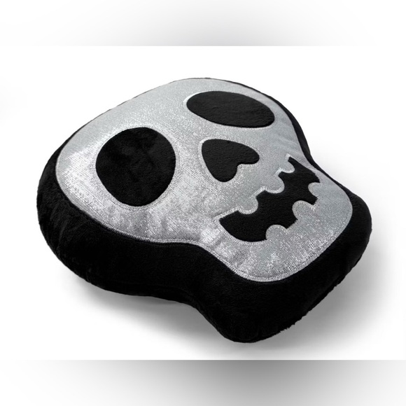 Gothic Skull Pillow - Black and Silver Pillow.. - Picture 2 of 6